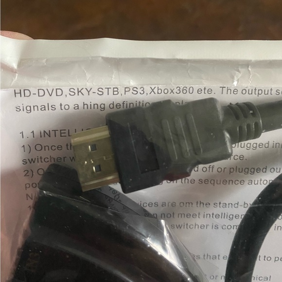 4K HDMI 2.0 Cable Auto Switcher Splitter Adapter 3 In to 1 Out Device. - Picture 3 of 4